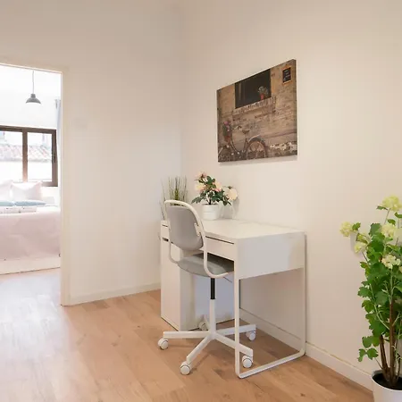 Host Wise - Comfy Minimalist Flat