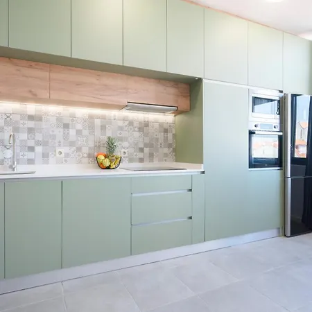 Host Wise - Comfy Minimalist Flat *