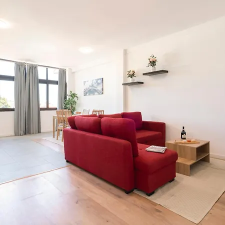 Host Wise - Comfy Minimalist Flat *