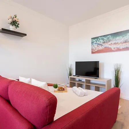 Host Wise - Comfy Minimalist Flat *