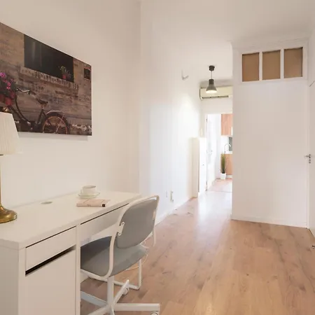 Host Wise - Comfy Minimalist Flat Oporto