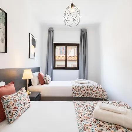 Host Wise - Comfy Minimalist Flat