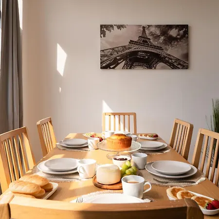 Host Wise - Comfy Minimalist Flat Oporto
