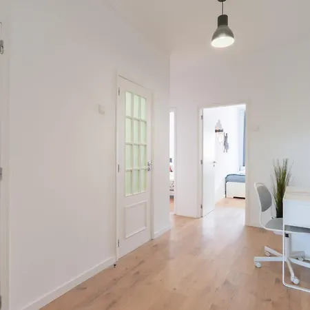 Host Wise - Comfy Minimalist Flat * Oporto