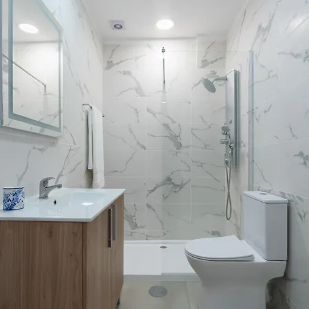 Host Wise - Comfy Minimalist Flat Appartement