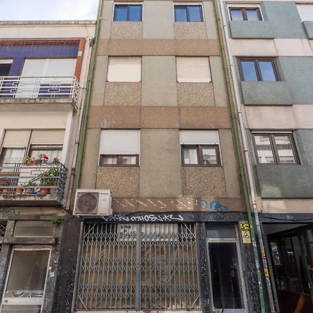 Host Wise - Comfy Minimalist Flat Oporto