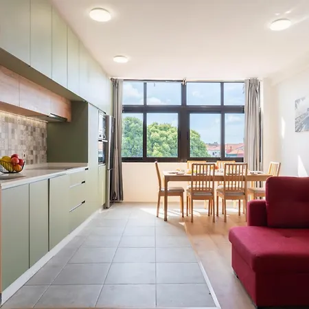 Host Wise - Comfy Minimalist Flat *