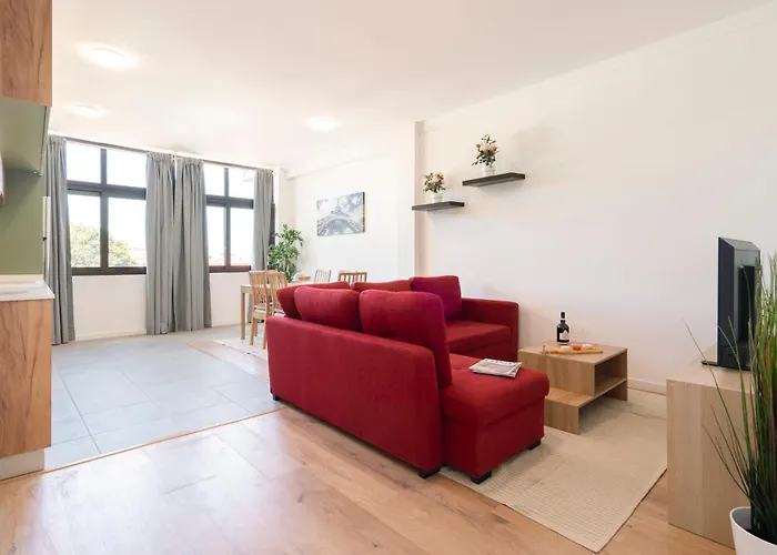 Host Wise - Comfy Minimalist Flat *
