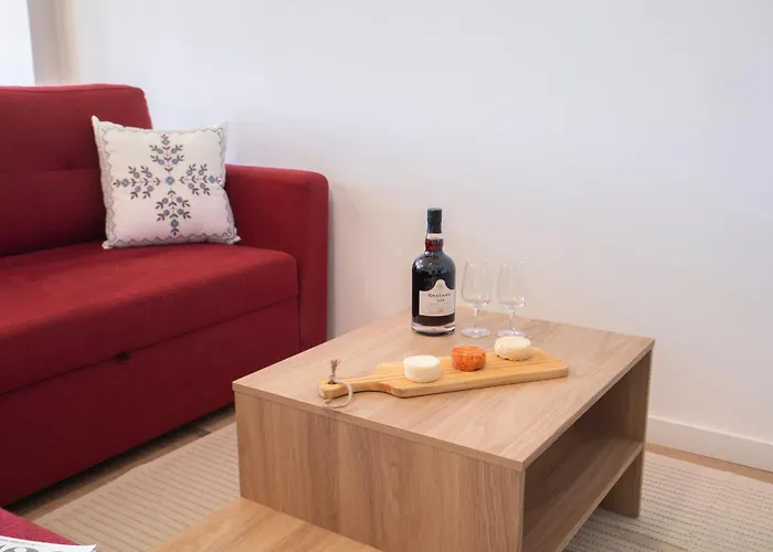Host Wise - Comfy Minimalist Flat Apartman