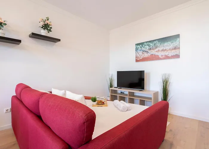 Host Wise - Comfy Minimalist Flat *