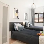 Lägenhet Host Wise - Comfy Minimalist Flat *