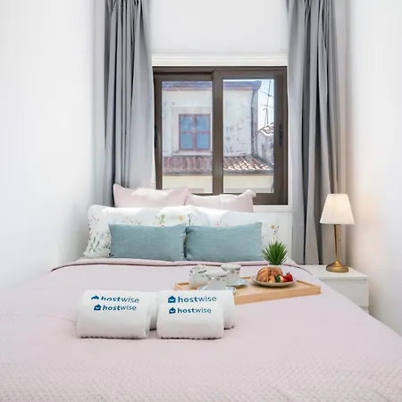 Host Wise - Comfy Minimalist Flat