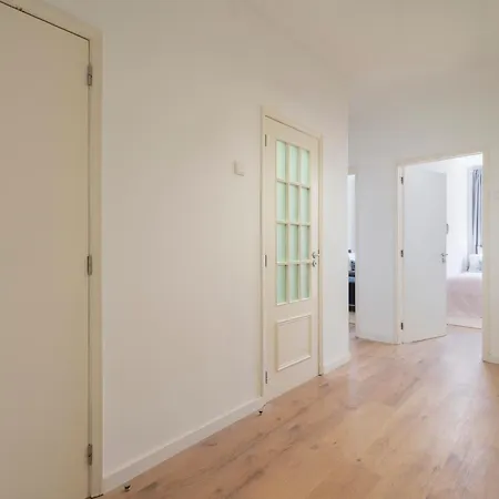 Host Wise - Comfy Minimalist Flat * ポルト