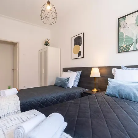 Host Wise - Comfy Minimalist Flat * Oporto