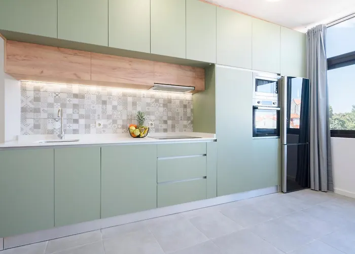 Host Wise - Comfy Minimalist Flat *