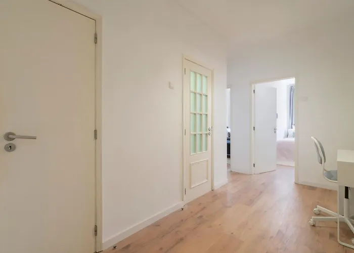 Host Wise - Comfy Minimalist Flat * Oporto